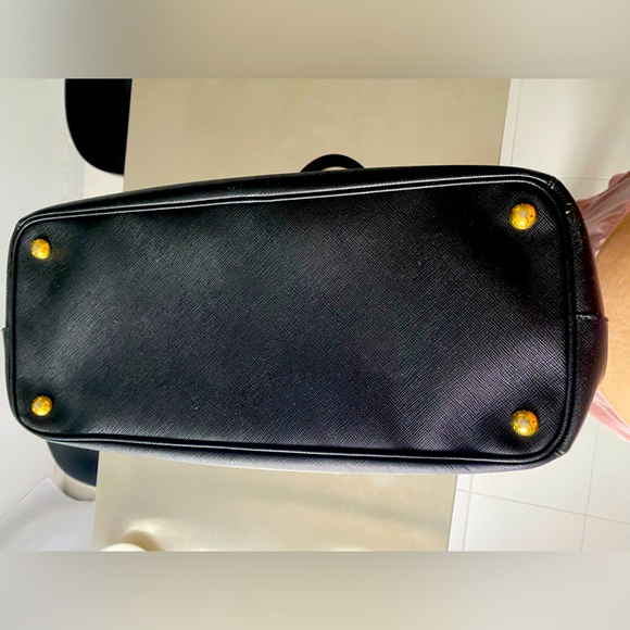 PRADA SAFFIANO LUX O BN1786 BAG, AUTHENTIC WITH PASSPORT - Picture 13 of 16